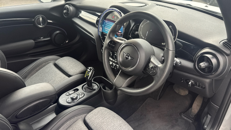 MINI Hatchback 135kW Cooper S Level 2 33kWh 3dr Auto Electric Hatchback